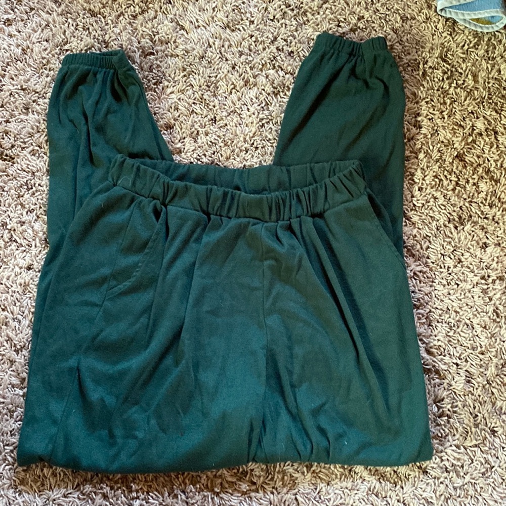cute and comfy dark green joggers!!
